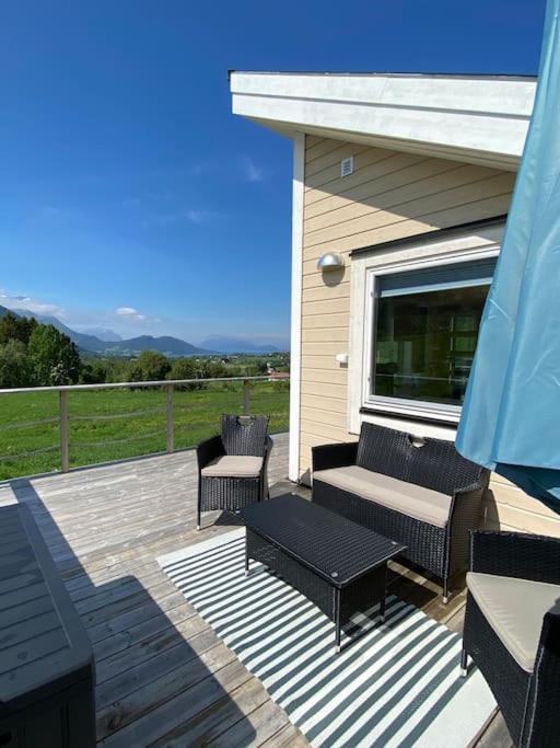 Minihus Med Drommeutsikt Til Sunnmorsalpene Apartment Aure  Exterior photo