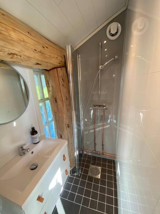 Minihus Med Drommeutsikt Til Sunnmorsalpene Apartment Aure  Exterior photo